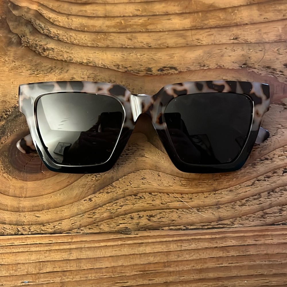 Peepers sunglasses